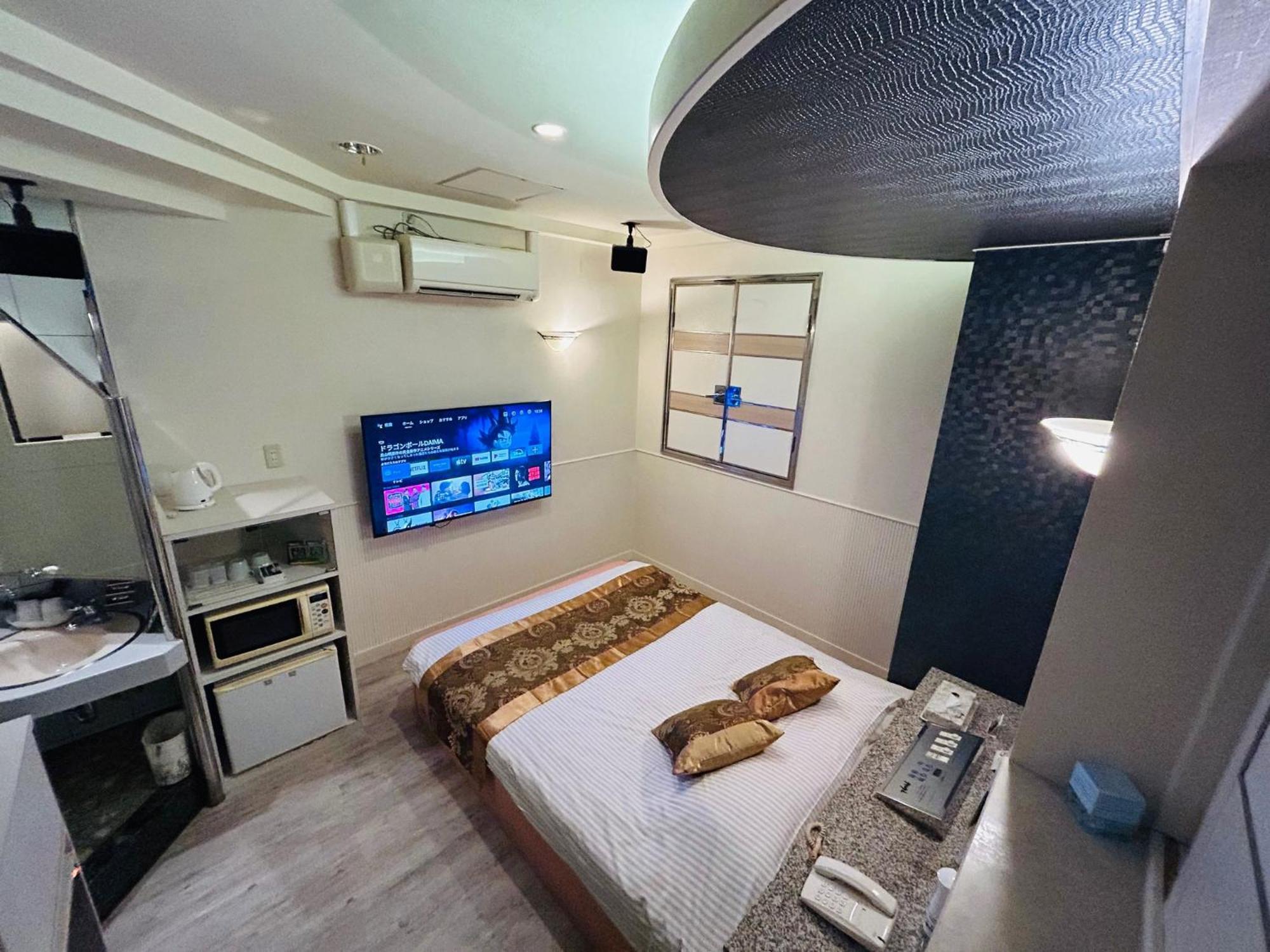 酒店 Crystal 大人専用 3*